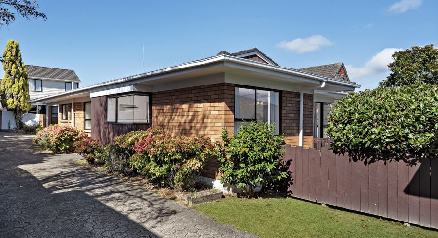  at 2/10 Bolton Street, Blockhouse Bay, Auckland City, Auckland