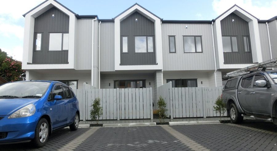  at 8/66 Swanson Road, Henderson, Auckland