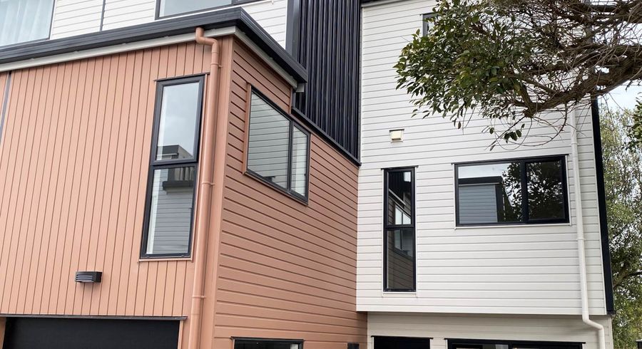  at 14 Korama Lane, New Lynn, Auckland
