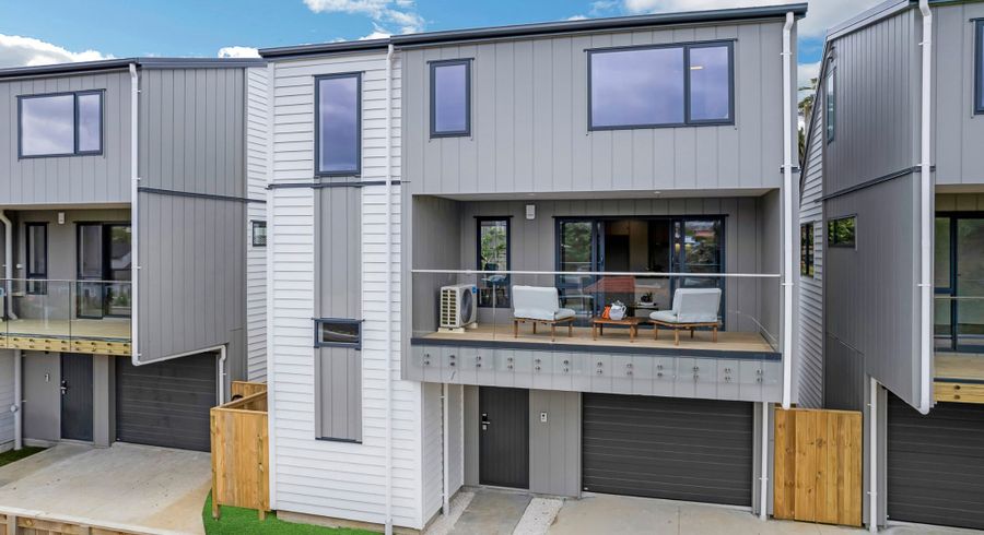  at 2/49 Northboro Road, Belmont, North Shore City, Auckland