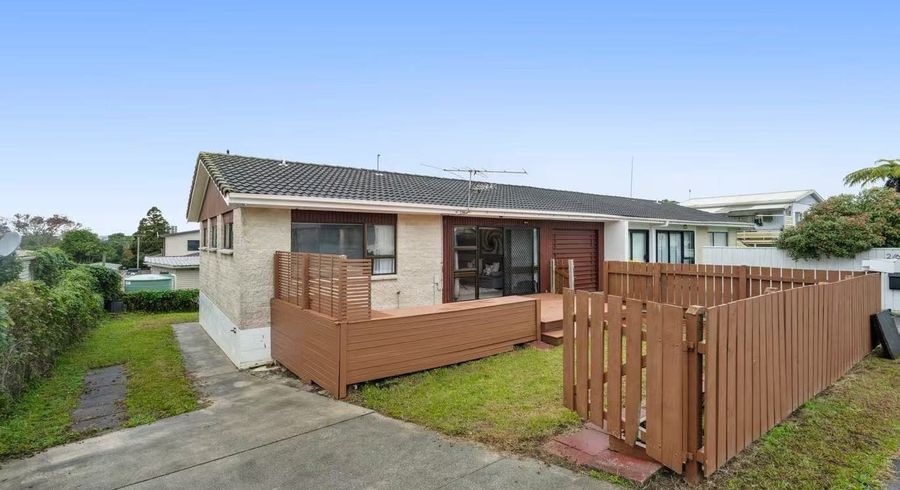  at 1/6 Hinekohu Street, New Lynn, Auckland