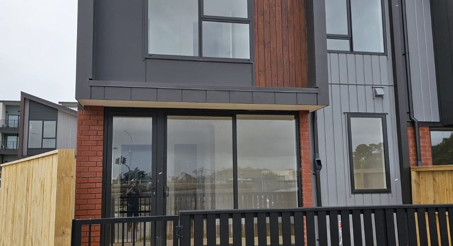  at 4 Waipuhinui Way, Wiri, Manukau City, Auckland