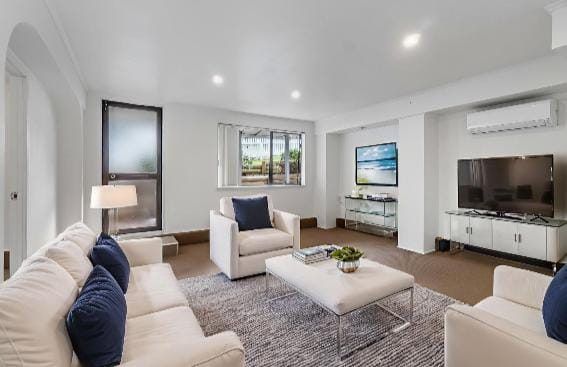 at 1/116 Bradbury Road, Botany Downs, Auckland