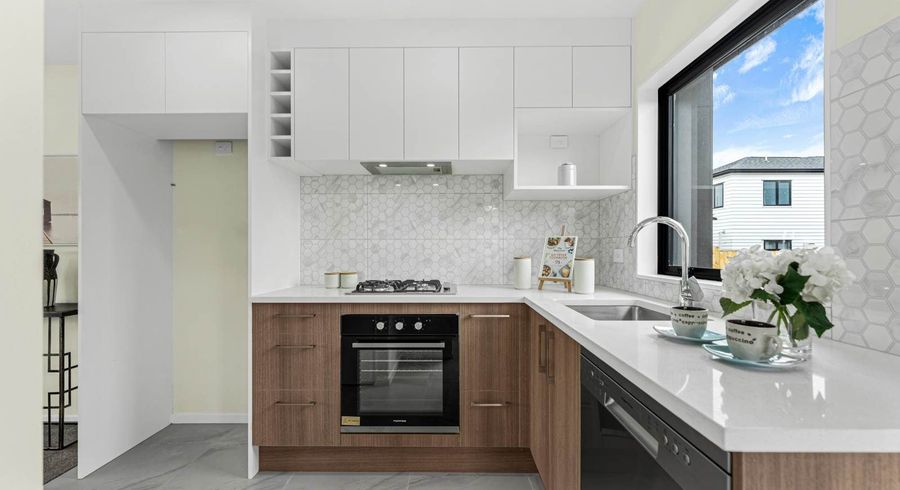  at 2/32 Beaumonts Way, Manurewa, Manukau City, Auckland