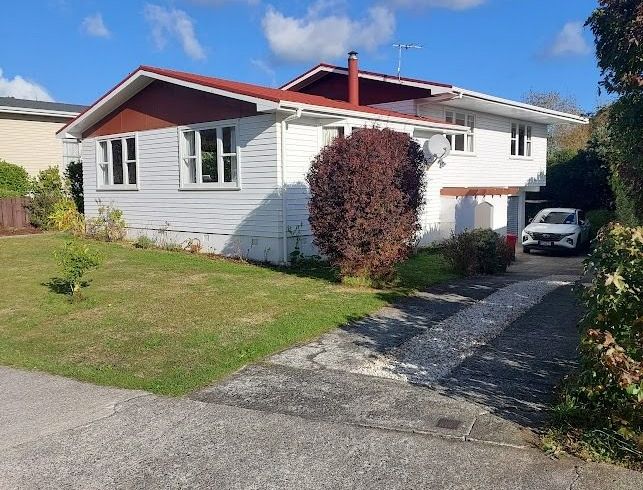  at 11 Zande Terrace, Tawa, Wellington