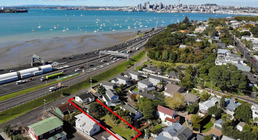  at 14 Sulphur Beach Road, Northcote Point, Auckland