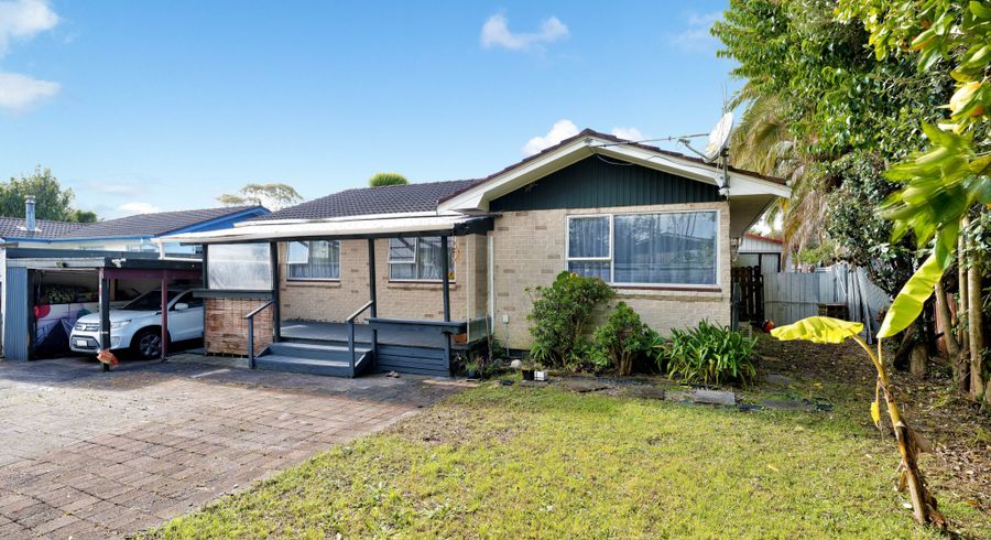  at 2/15 Larissa Avenue, Henderson, Waitakere City, Auckland