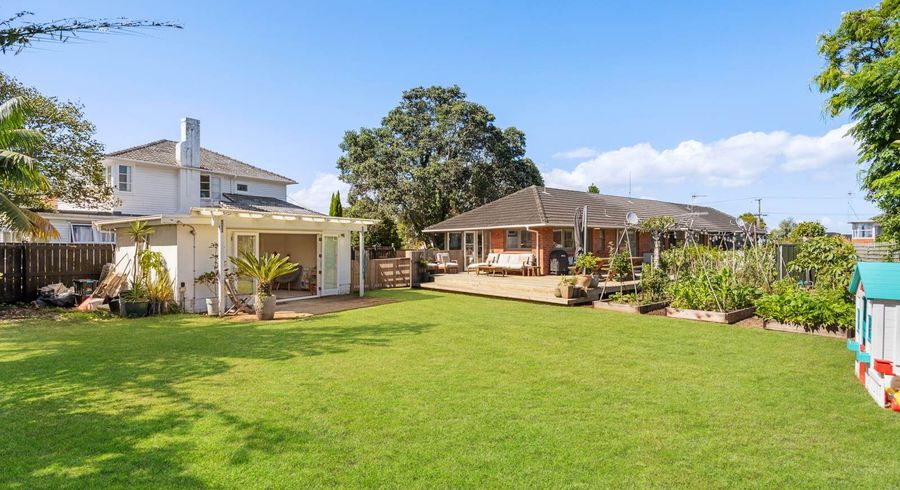  at 4/236 Lake Road, Hauraki, North Shore City, Auckland