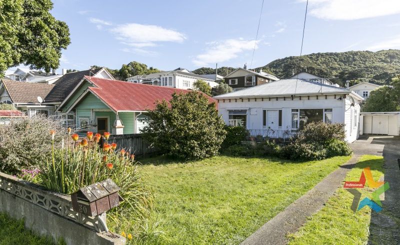  at 30 The Parade, Island Bay, Wellington