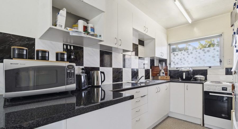  at 2/47 Tennessee Avenue, Mangere East, Manukau City, Auckland