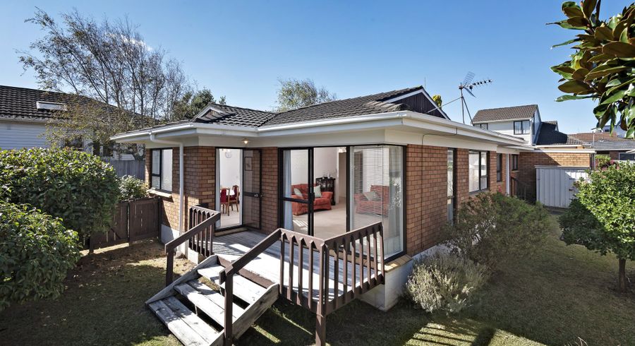  at 2/10 Bolton Street, Blockhouse Bay, Auckland City, Auckland