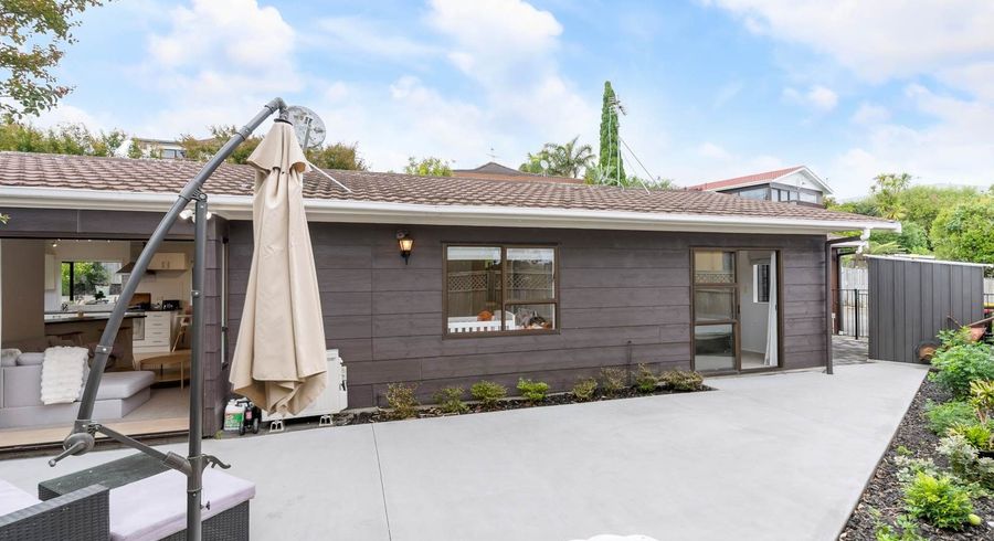  at 2/865 Beach Road, Waiake, North Shore City, Auckland