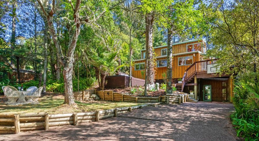  at 183 Laingholm Drive, Laingholm, Waitakere City, Auckland