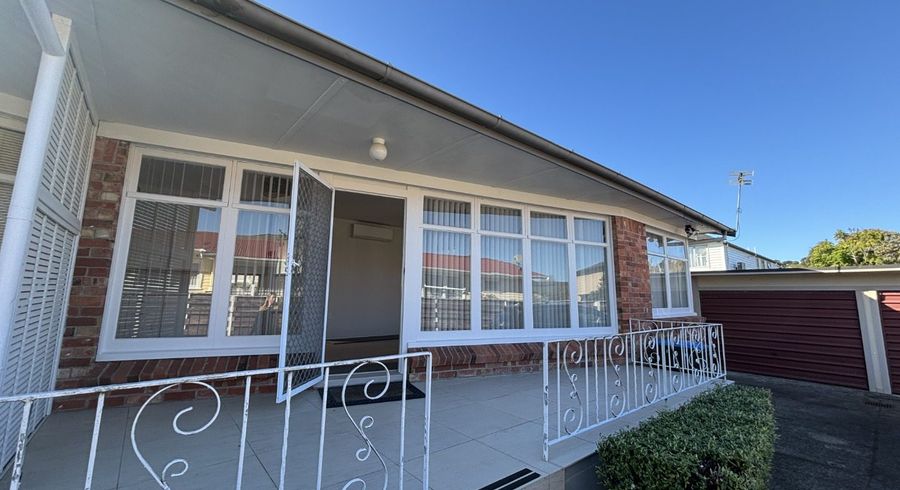  at 2/31 Fickling Avenue, Hillsborough, Auckland City, Auckland