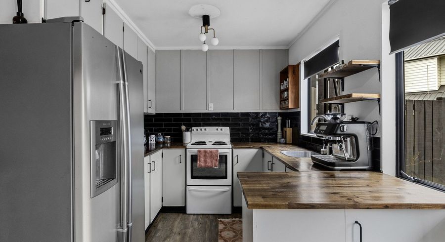  at 2/11 Robins Road, Judea, Tauranga