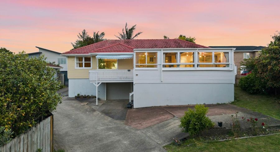  at 11 Humphrey Kemp Avenue, Henderson, Waitakere City, Auckland