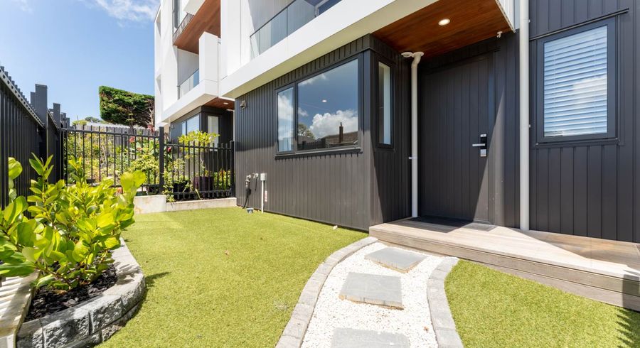  at 2/1 Rahiri Road, Mount Eden, Auckland