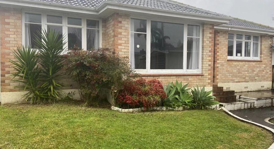  at 2 Springbank Lane, Te Atatu Peninsula, Auckland
