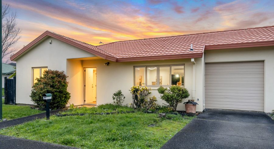  at 2 Lockington Avenue, Henderson, Waitakere City, Auckland