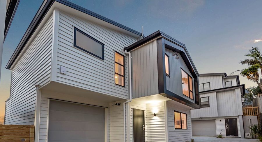  at 3/33 Garadice Road (3 bedrooms, 2.5 bathrooms), Rothesay Bay, North Shore City, Auckland