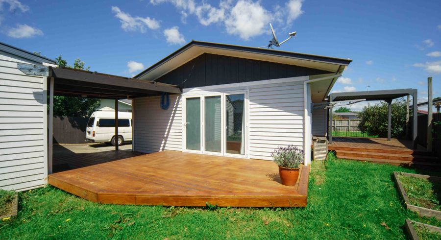  at 8 Deanwell Avenue, Deanwell, Hamilton