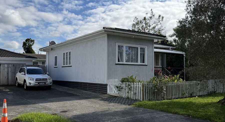  at 2 Riverpark Crescent, Henderson, Waitakere City, Auckland