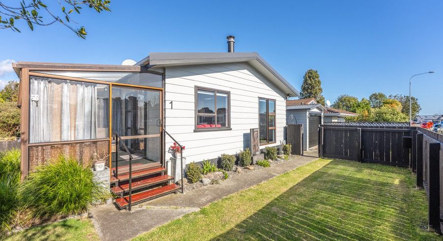  at 14 Hurley Road, Paraparaumu Beach, Kapiti Coast, Wellington
