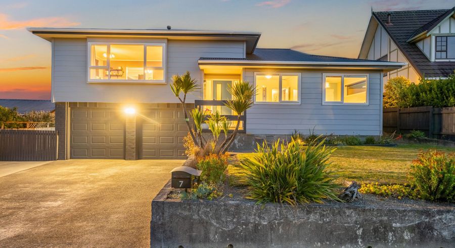  at 7 James Cook Drive, Whitby, Porirua, Wellington