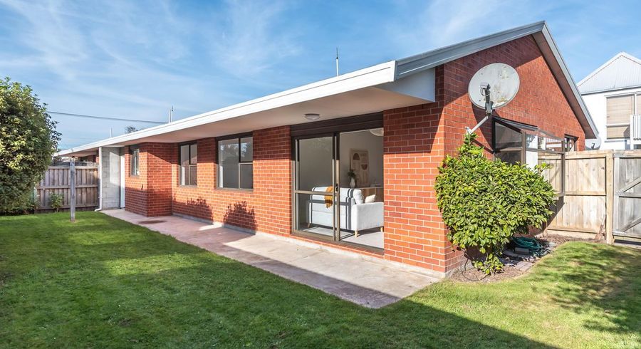  at 2/61 Caledonian Road, St Albans, Christchurch