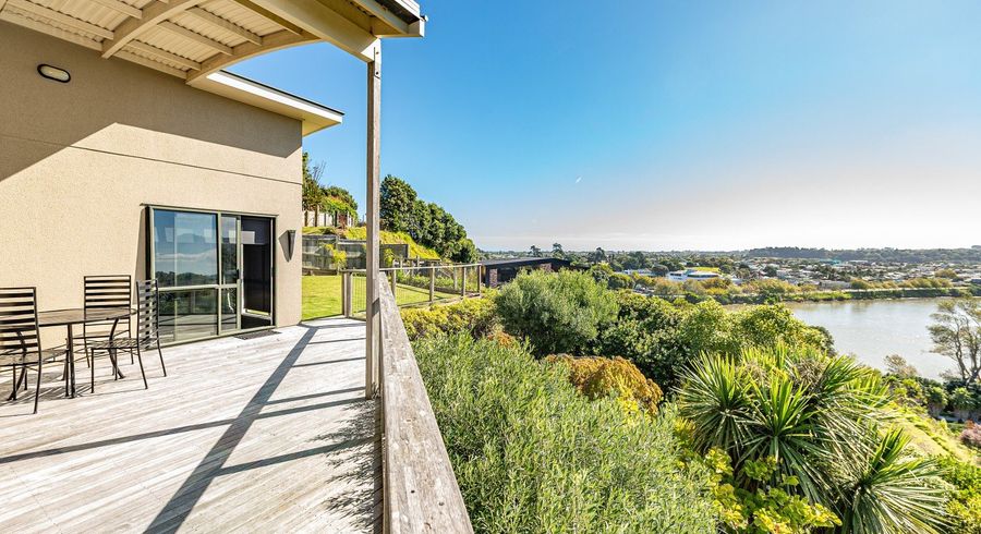  at 1 Shakespeare Road, Bastia Hill, Whanganui, Manawatu / Whanganui