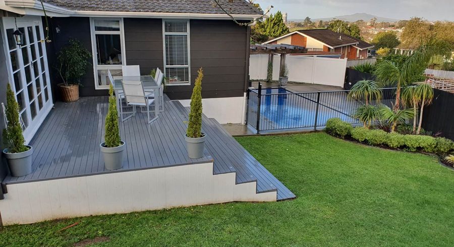  at 2/84 Greenslade Crescent, Northcote, Auckland