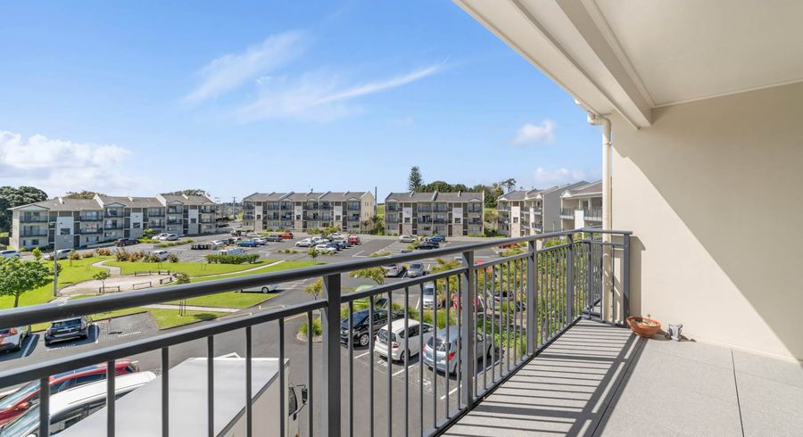  at 12E/71 Spencer Road, Oteha, Auckland
