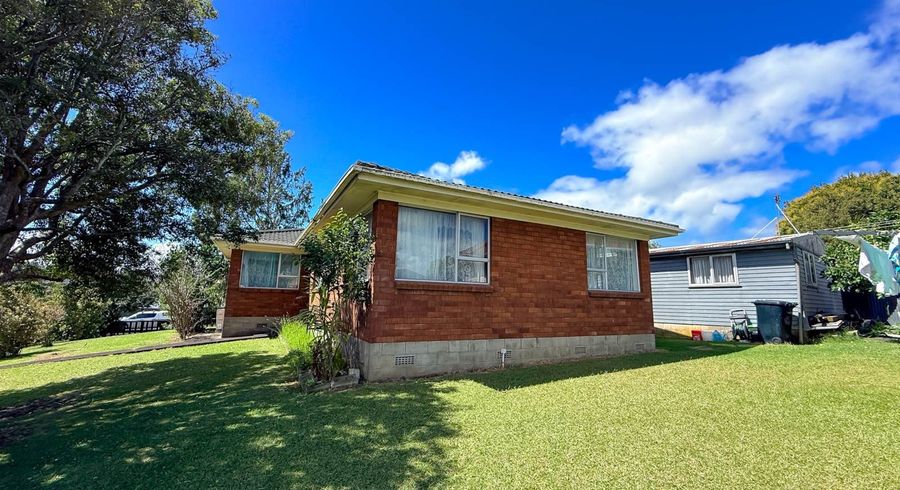  at 4 Staverton Crescent, Mangere, Manukau City, Auckland