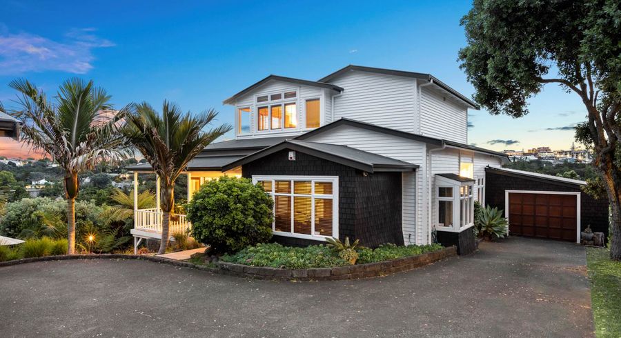  at 37 Fairfax Avenue, Northcote, Auckland