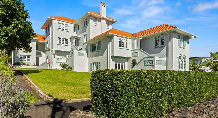  at 2/4 View Road, Mount Eden, Auckland City, Auckland