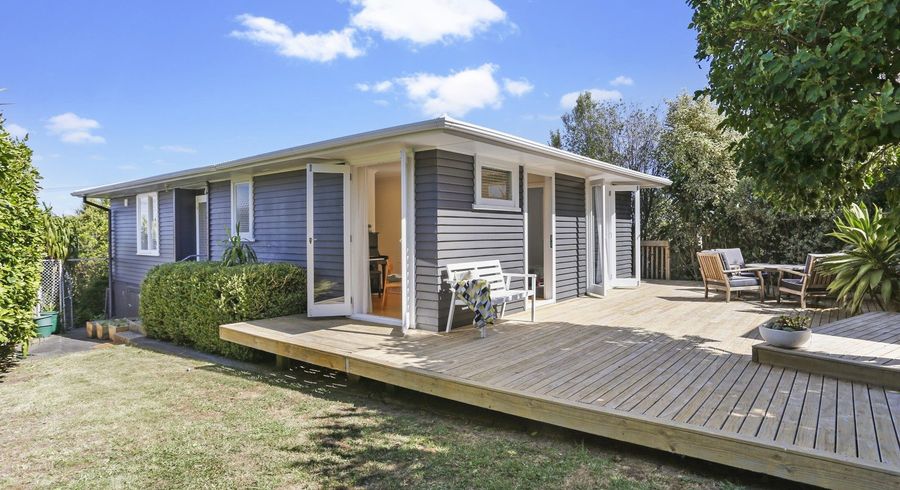  at 4 Kapuka Road, Mangere Bridge, Auckland