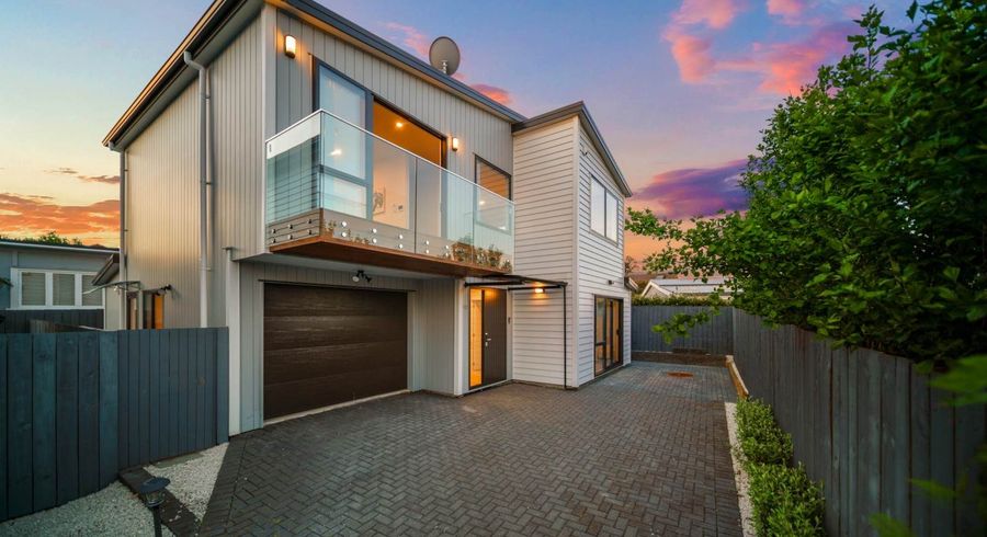  at 6D Tiroroa Avenue, Te Atatu South, Waitakere City, Auckland