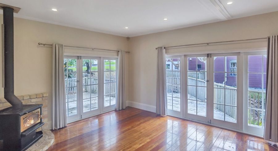  at 2 Seaview Avenue, Northcote, Auckland