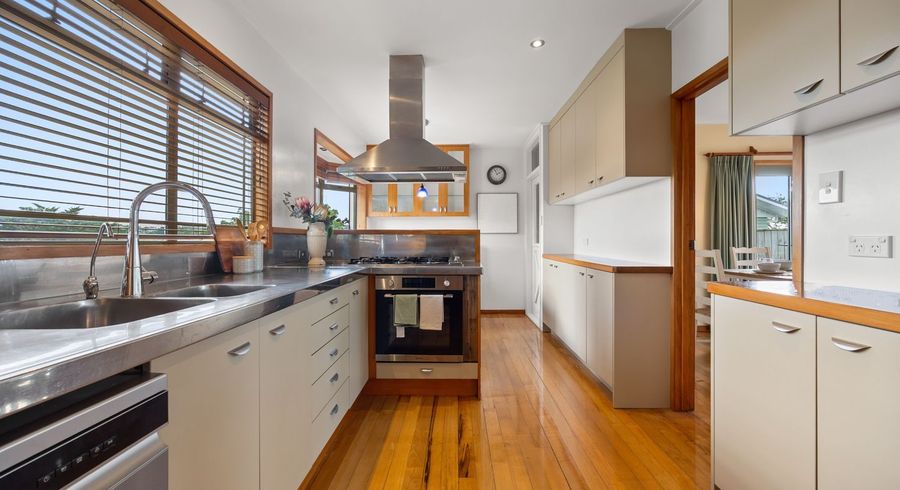  at 11 Cheriton Rd, Mellons Bay, Manukau City, Auckland