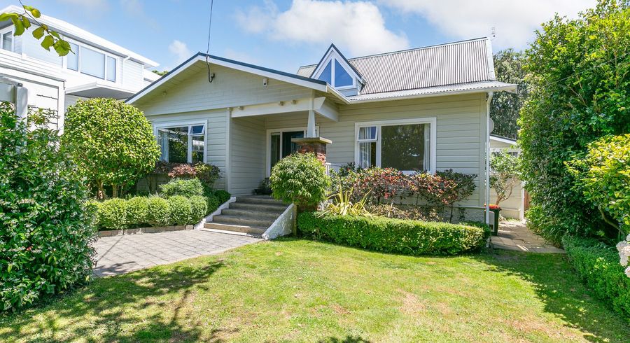  at 32 Box Hill, Khandallah, Wellington