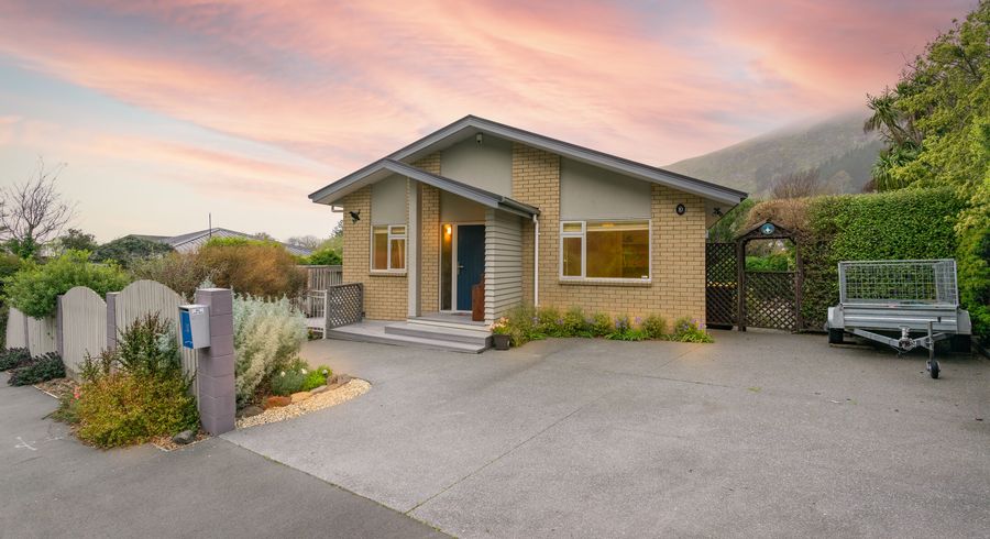  at 10 Finnsarby Place, Sumner, Christchurch