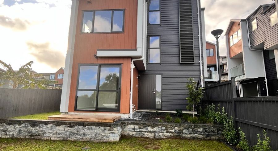  at 1/6 Woodhouse Place, West Harbour, Waitakere City, Auckland
