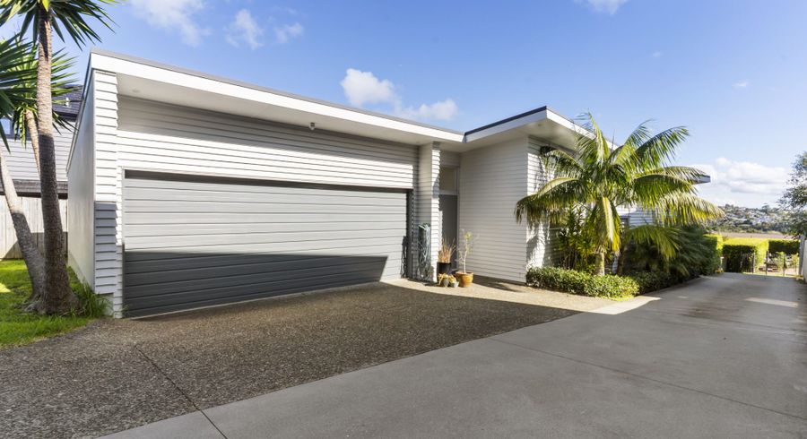  at 8a Glenfield Road, Birkenhead, North Shore City, Auckland