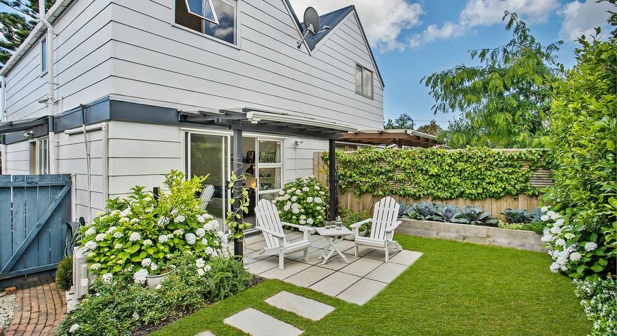  at 2/66 Taylors Road, St Lukes, Auckland
