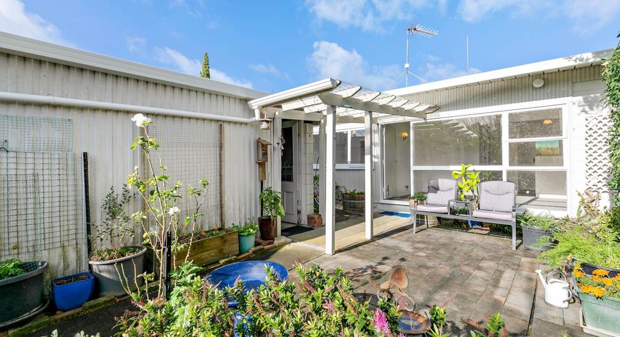 at 2/13 Uppingham Crescent, Hillcrest, Auckland