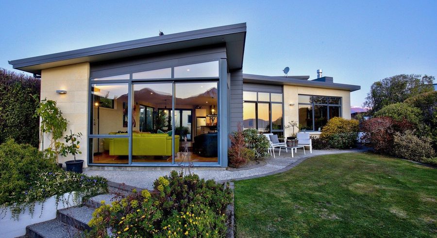  at 4 Oregon Drive, Kelvin Heights, Queenstown