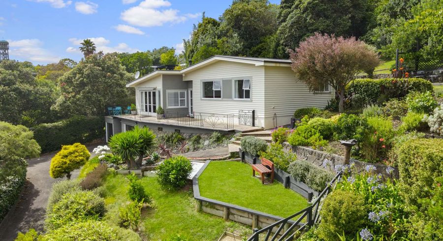  at 32 Wairere Road, Bastia Hill, Whanganui