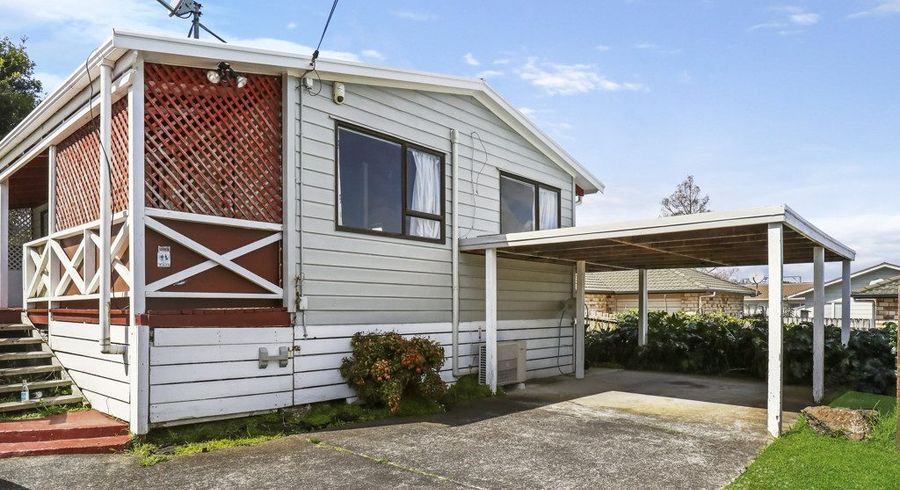  at 2/16 Kenderdine Road, Papatoetoe, Auckland