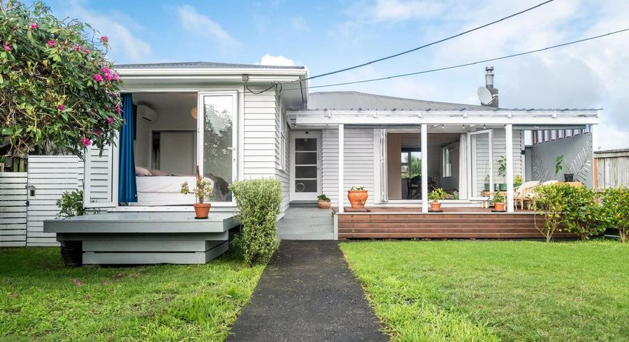  at 15 Enderby Drive, Te Atatu Peninsula, Waitakere City, Auckland