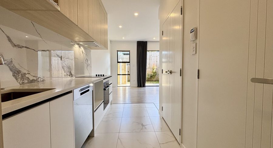  at 4/25 Abbotleigh Ave, Te Atatu Peninsula, Waitakere City, Auckland